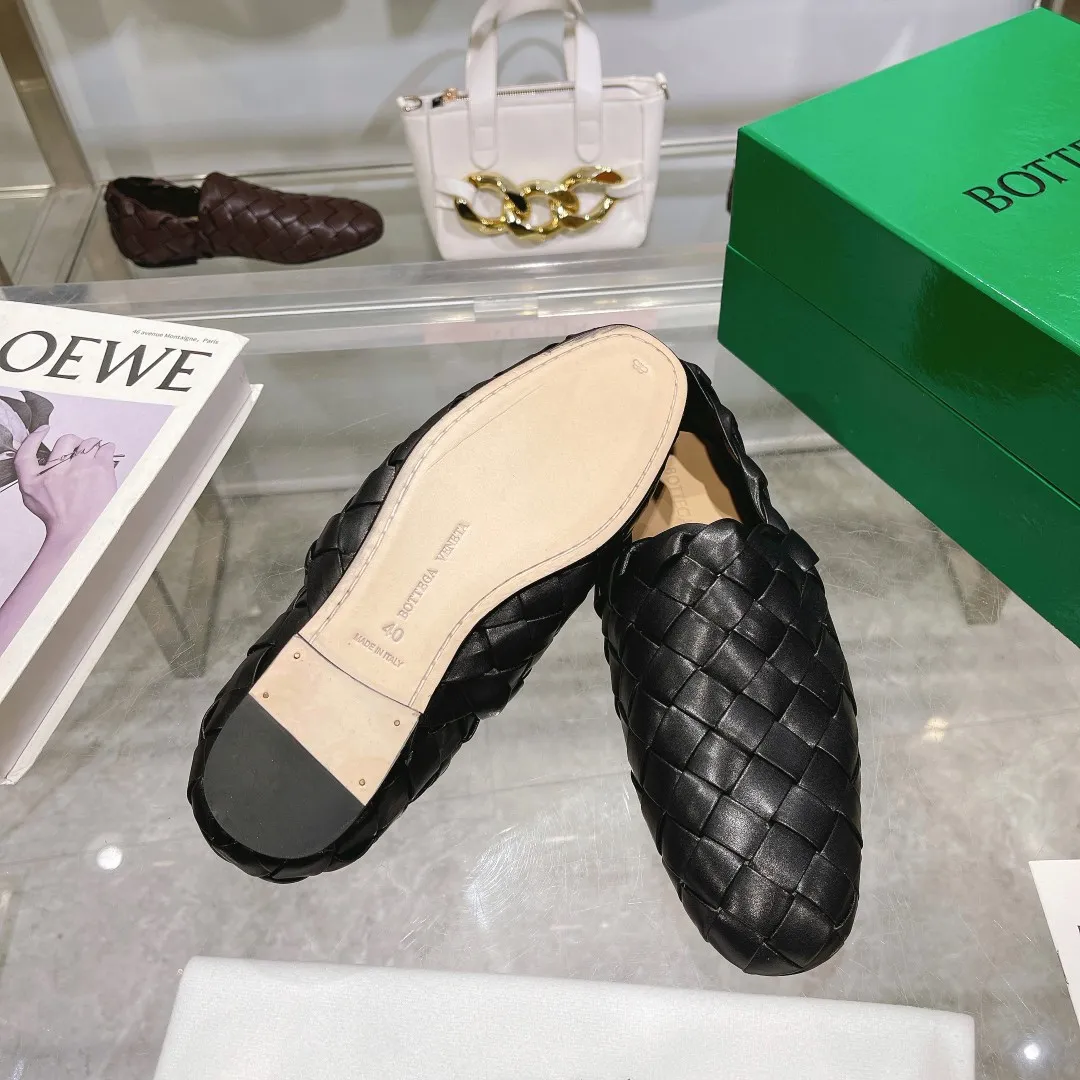[BV] Top P: 760💰Size for couples: 35-44 (Female, 40, 41, Male 38, 45, custom-made, non-returnable) (Bottega Veneta) Genuine leather outsole, classic woven beanie shoes, two-wear heel set Blessed are the little feet👣👣Comfortable casual shoes that can be worn all year round, made of imported first-layer sheepskin➕fine-quality sheepskin leather, imported sheepskin lining, luxury genuine leather outsole [rose][rose], Bottega Veneta is an Italian luxury brand. Made using traditional Italian leather craftsmanship.